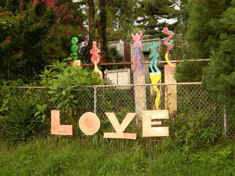 love-sign-with-four-totems-in-bakyd.JPG