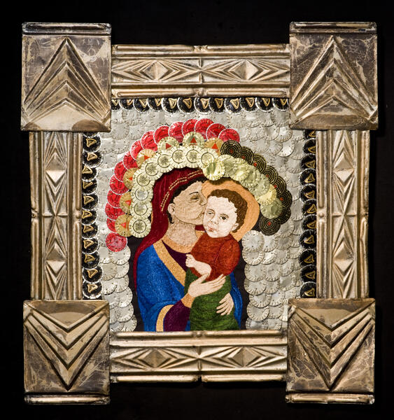 Madonna and Child with Revêtement