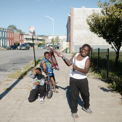 Kids posing for a portrait in Millhill