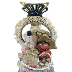 A Woman's Beauty Never Fades