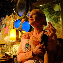 Lisi Stoessel as Strata