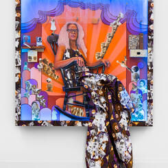 She opens her mouth with WISDOM/ Led Light Color change BLUE 