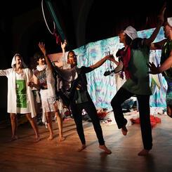 Tweets You Can Hold: A Fashion Presentation