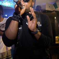 Retji performing at AFROBÜMIN