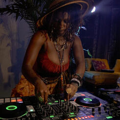 Afr0delic performing at AFROBÜMIN