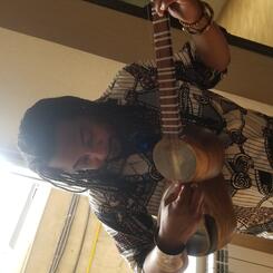 Learning how to play an Azerbaijani Tar