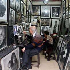 Mr. Nguyen Bao Nguyen, portrait artist, Hanoi, Vietnam
