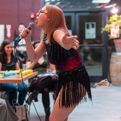 Hannah LIVE: The One-Han Show!