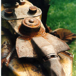 Hinge detail at tail joint