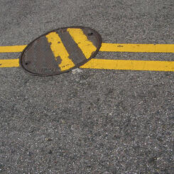 manhole-impaired yellow stripes