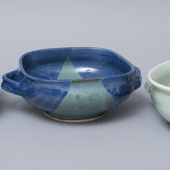 Serving bowls with handles