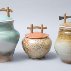 Containers with Wye Oak handles