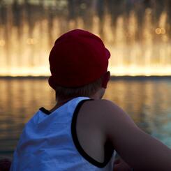 Jake watches the Bellagio fountains