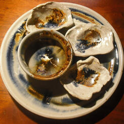 Oyster plate with dish for cocktail sauce
