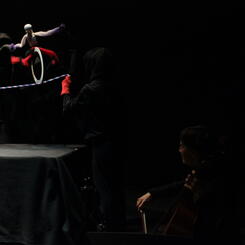 Reverse Cascade. The juggler on the unicycle and the cellist.