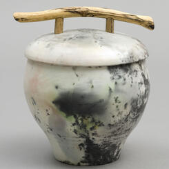 Container with Wye Oak handle