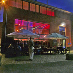 indoor/outdoor eating