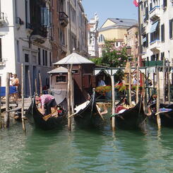 gondolas in venice(17)