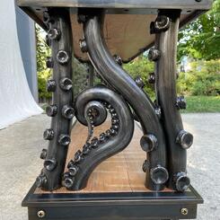 Kraken shelves bottom detail