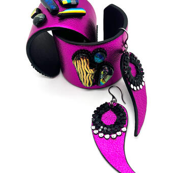 pink8.Lobe' Dangle "Sharp" Earrings and Complimentary Cuff Bracelets