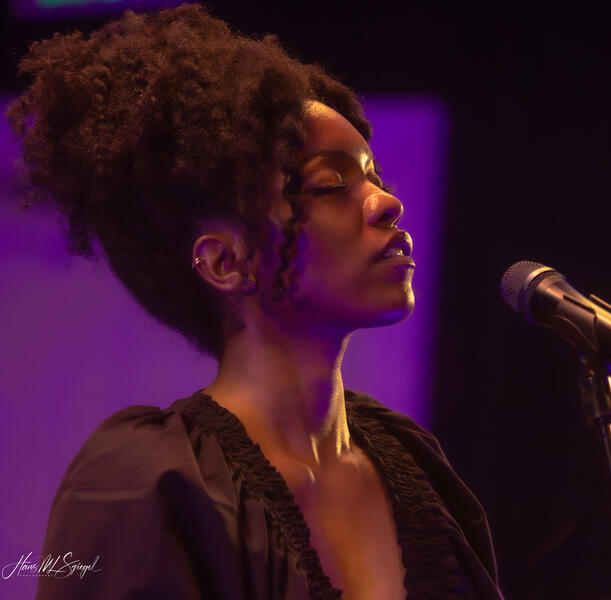 Evan Nicole Bell Live at the Clubhouse