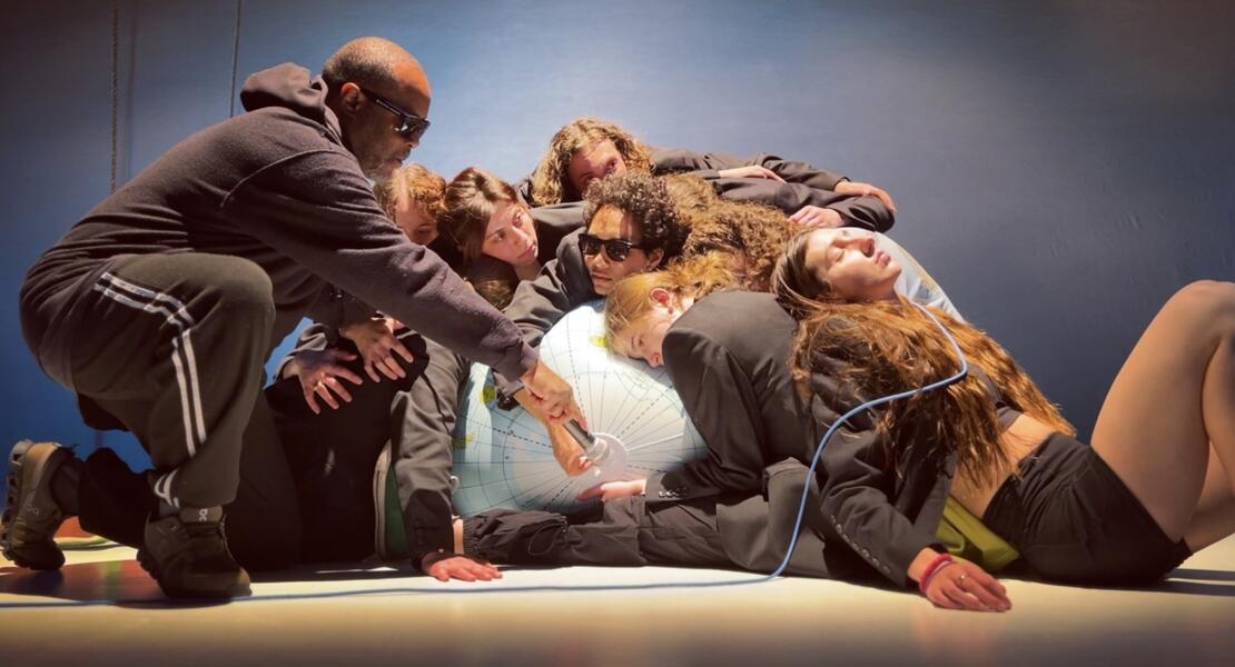 play • ground @ Colorado College Department of Theatre & Dance. Breath Art designed & performed by Shodekeh. Choreographical Concept and Design by Patrizia Herminjard. Photo by Patrizia Herminjard, 2024.