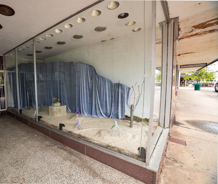 Day-dreaming for Another World 