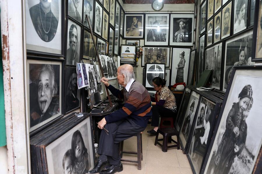 Mr. Nguyen Bao Nguyen, portrait artist, Hanoi, Vietnam