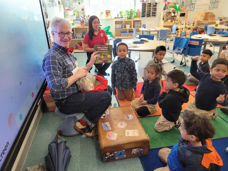 Palos, Piedras y Teléfonos (Sticks, Stones, and Smartphones)