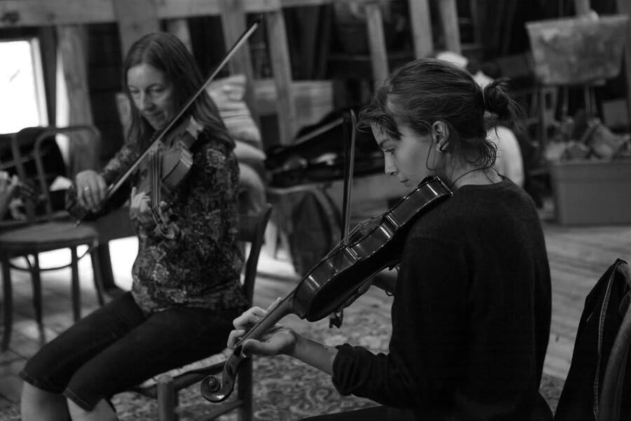 Folk Tradition: Georgia Learning Gauken from fiddler Mari Eggen 