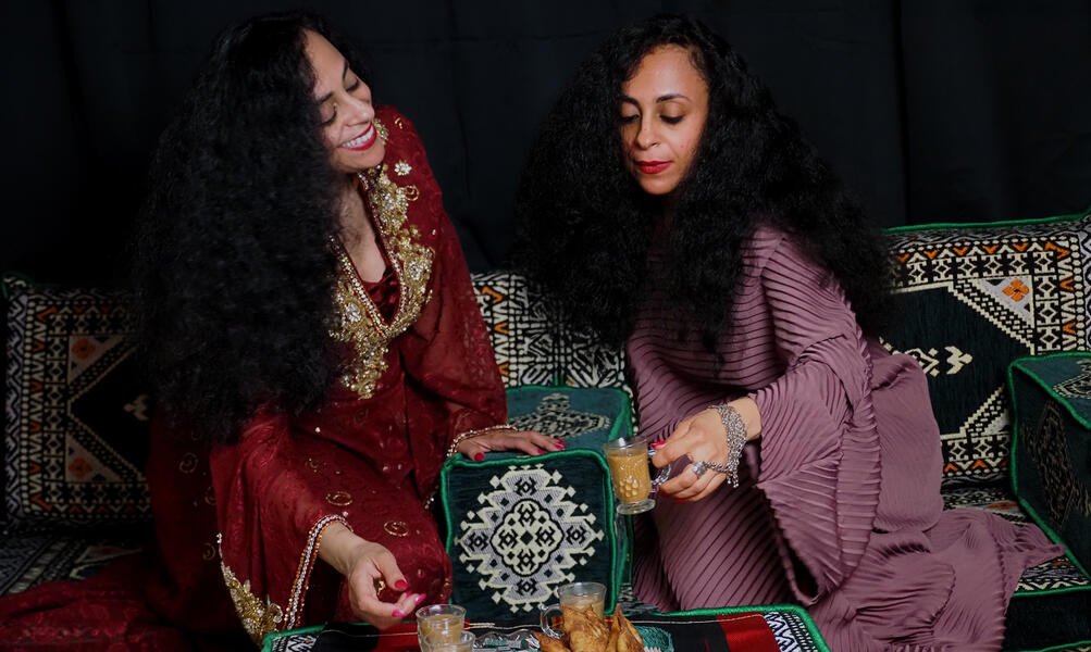 The Big Sisters | الأخوات الكبيرات 