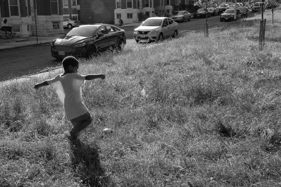 A kid playing in the field on Auchentoroly 