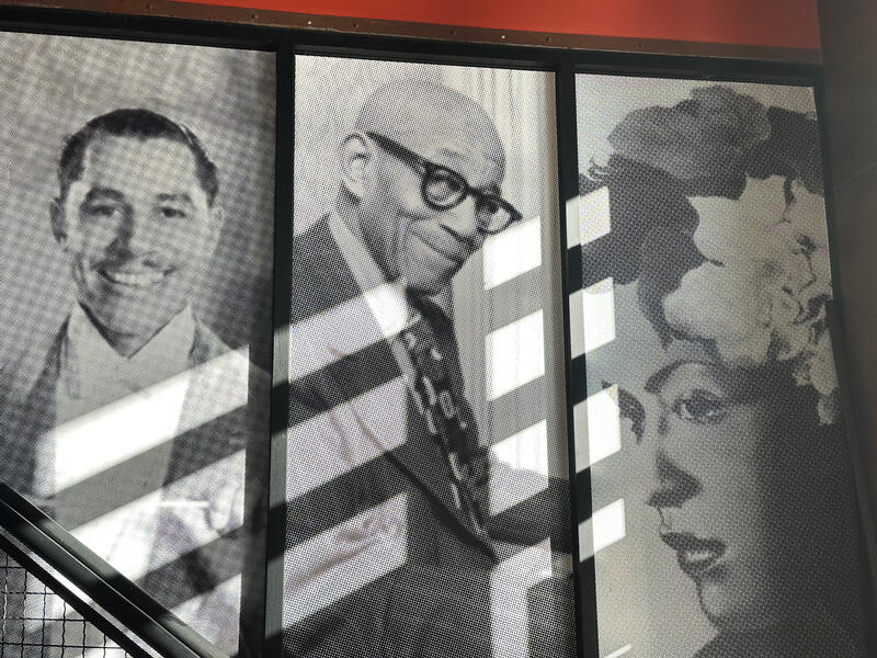 Entrance dressing room 