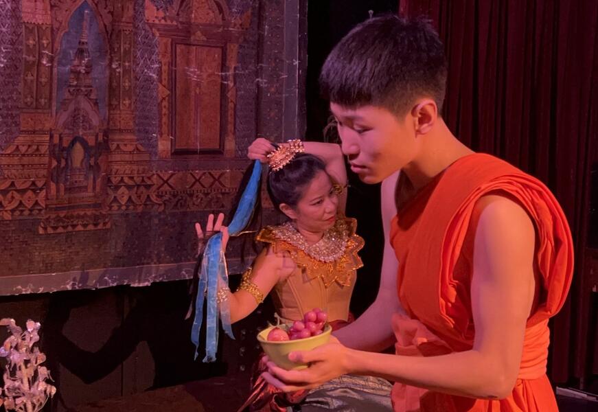 Cast - Her Across the River