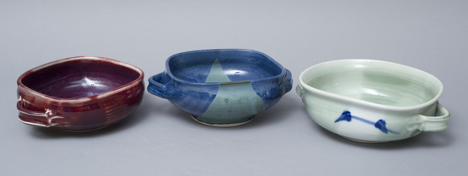 Serving bowls with handles