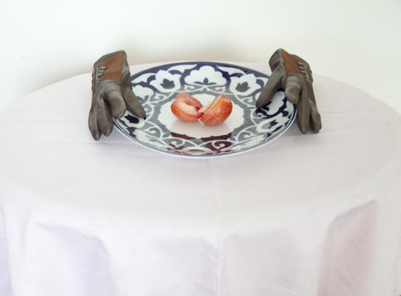 stilllife_glovesplum_web.jpg