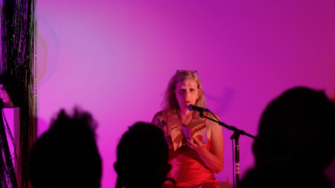 Performing "Unboxing #1" as part of Queer.Futures.Past at Current Gallery, November 2023
