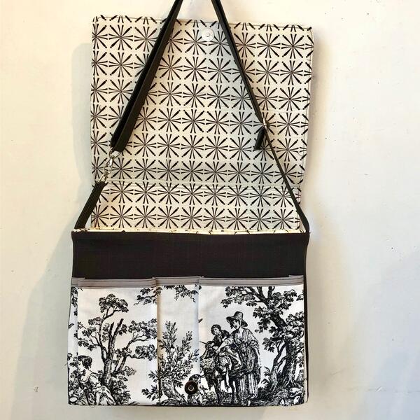 Messenger Bag interior, 2021