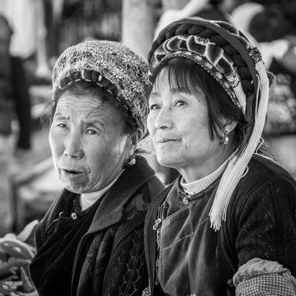 Xizhou Dali Market Dai Women